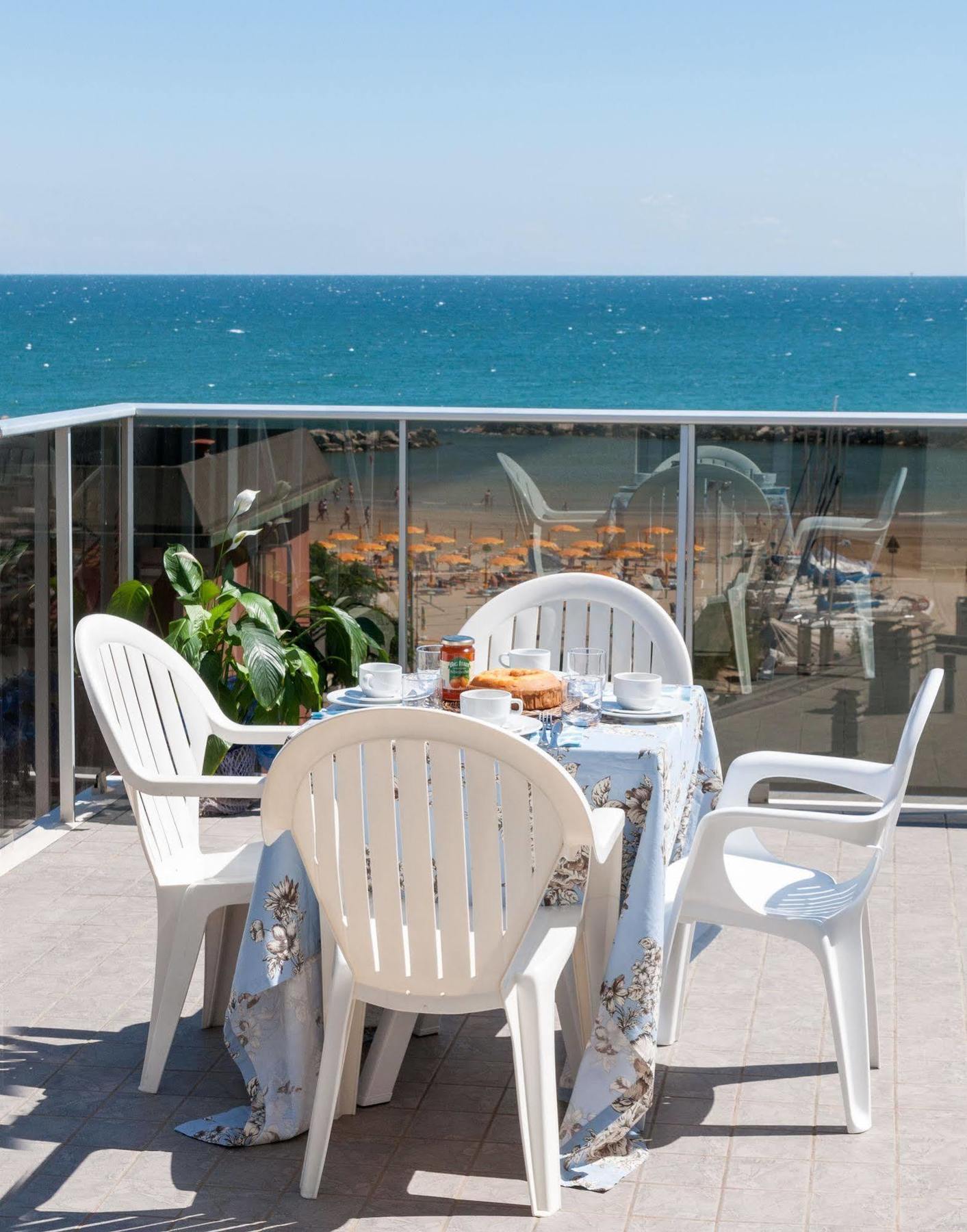 Residence Sottovento Rimini Eksteriør billede